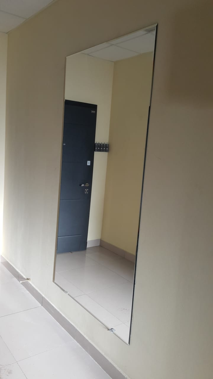 Настенное зеркало