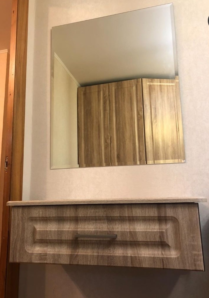 Настенное зеркало