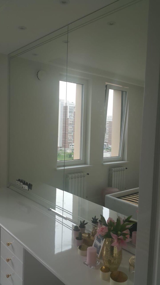 Настенное зеркало