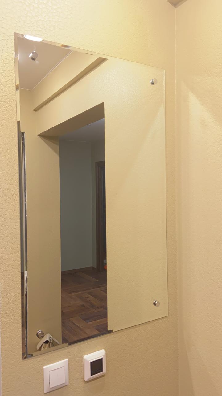 Настенное зеркало