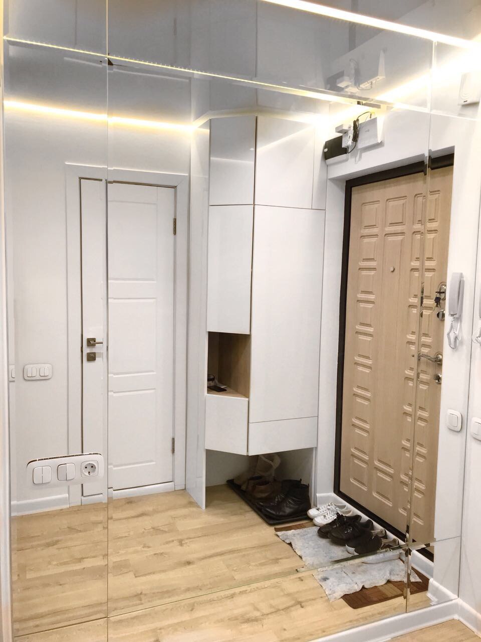 Зеркальное панно на заказ в Москве - купить панно из зеркал на стену