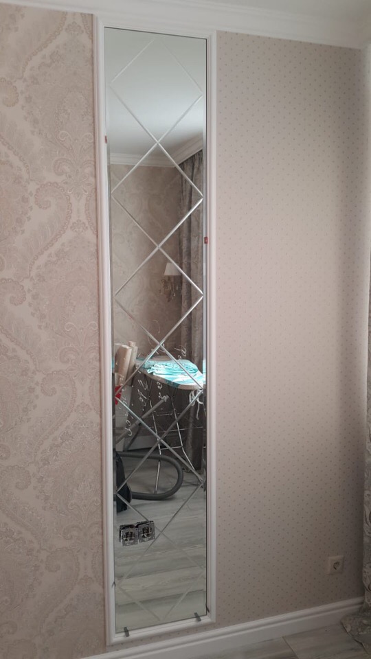 Зеркало с гравировкой в спальню